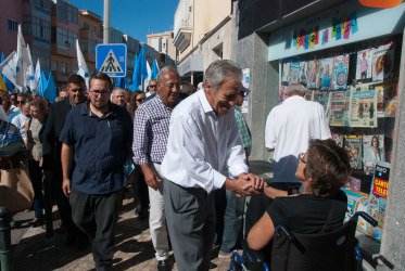 Contacto com a população na Cruz de Pau, Amora