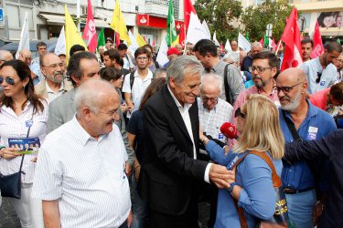 Contacto com a população de Almada