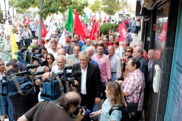 Contacto com a população de Almada