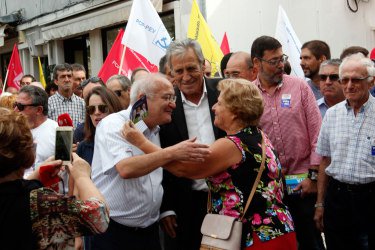 Contacto com a população de Almada