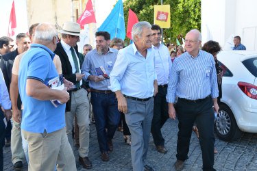 Contacto com a população em Moura