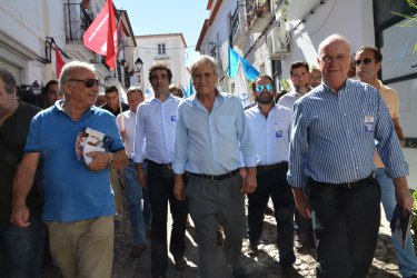Contacto com a população em Moura