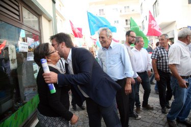 Contacto com a população em Sines