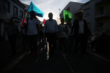 Contacto com a população em Sines