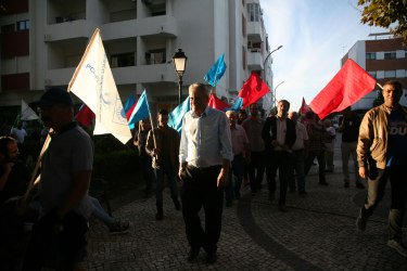 Contacto com a população em Sines