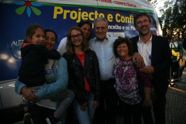 Contacto com a população em Sines