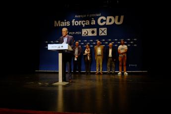 O aumento geral dos salários, incluindo o salário mínimo para 850€, é uma emergência nacional