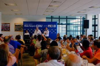 Dever-se-ia ter ido mais longe interrompendo a situação destes trabalhadores não terem aumentos há 9 anos