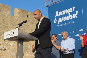 Os baixos salários, a precariedade levada ao extremo, a sazonalidade que existe na região, traduz-se numa situação insustentável