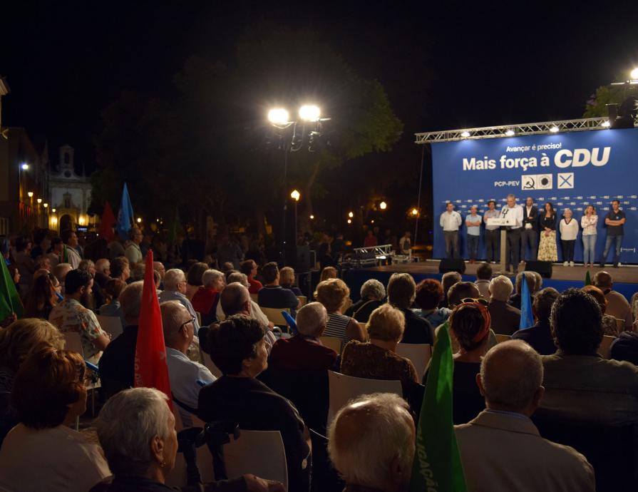 Comício em Faro
