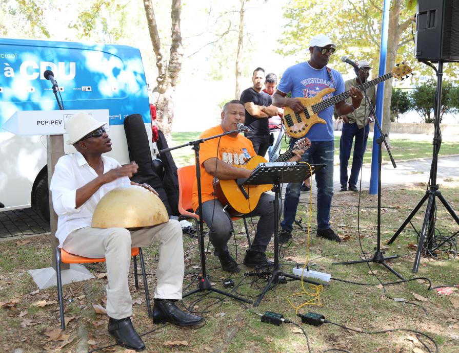 Almoço com comunidades imigrantes no Vale da Amoreira