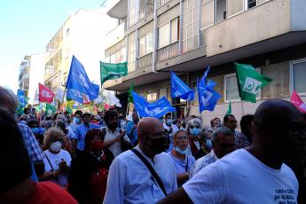 Comício e desfile em Almada