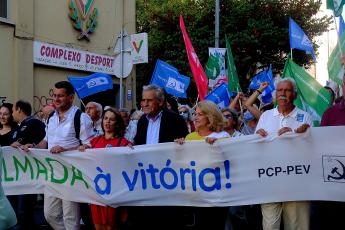 Comício e desfile em Almada