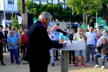 Comício e desfile em Almada