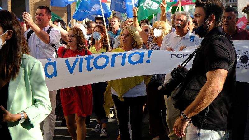 Comício e desfile em Almada