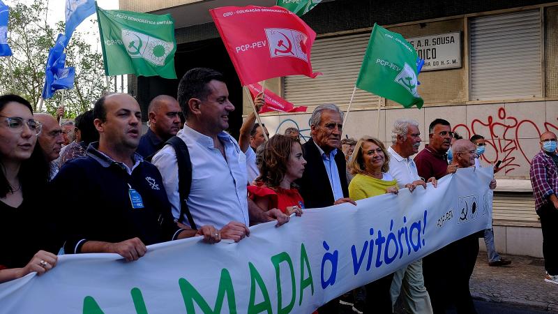 Comício e desfile em Almada