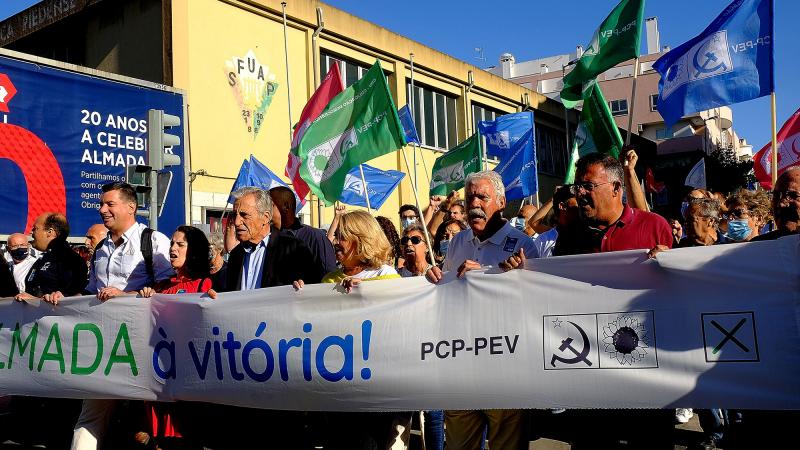 Comício e desfile em Almada