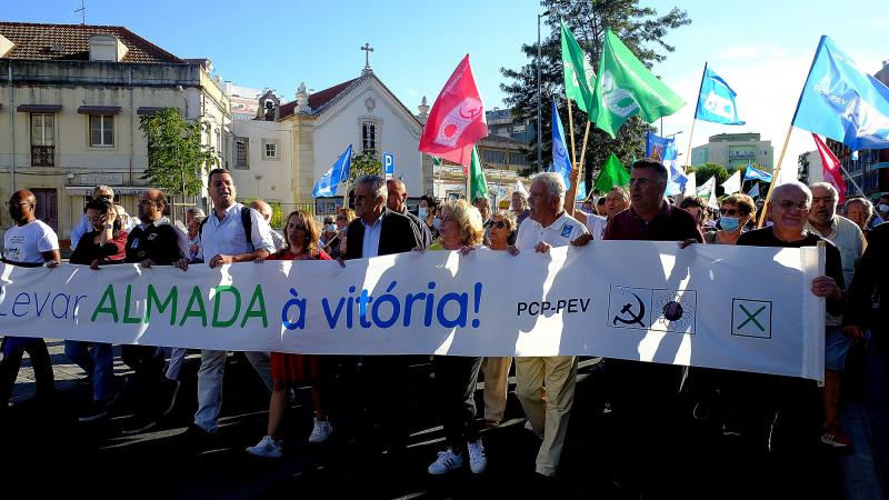 Comício e desfile em Almada