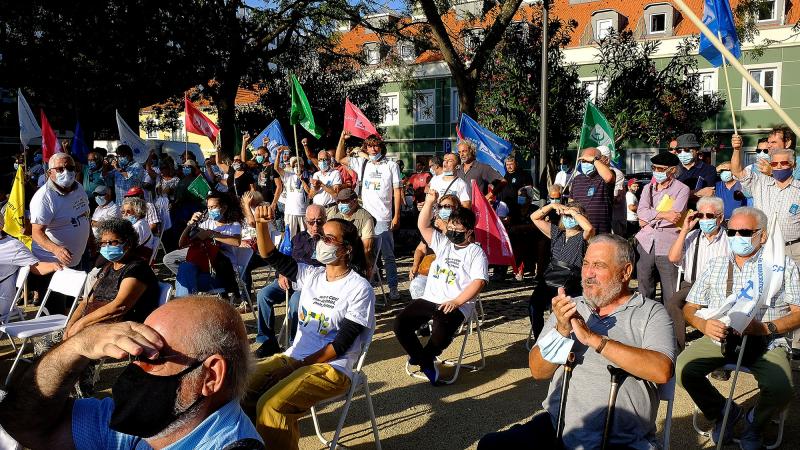 Comício e desfile em Almada