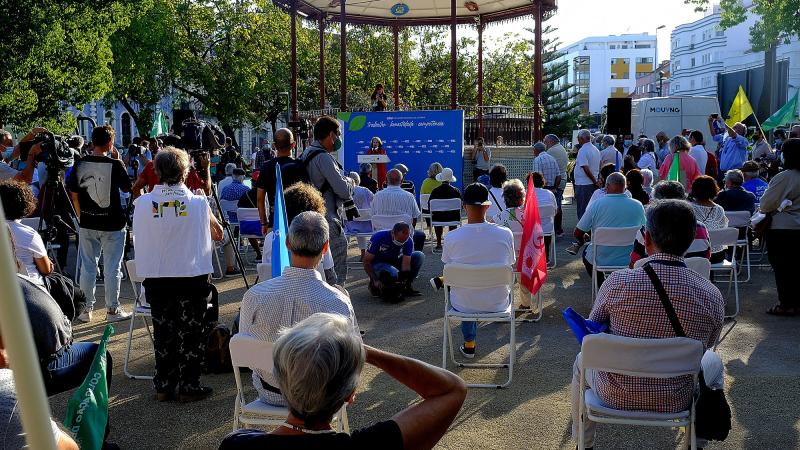 Comício e desfile em Almada
