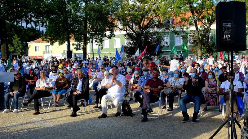 Comício e desfile em Almada