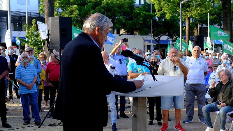 Comício e desfile em Almada
