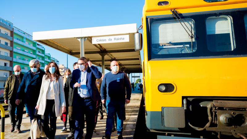 Viagem de comboio na linha do Oeste