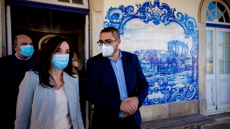 Viagem de comboio na linha do Oeste