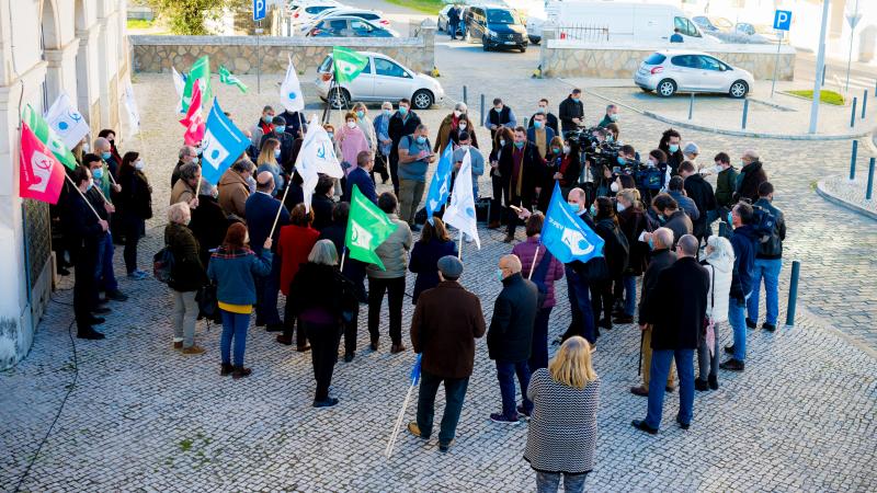 Viagem de comboio na linha do Oeste
