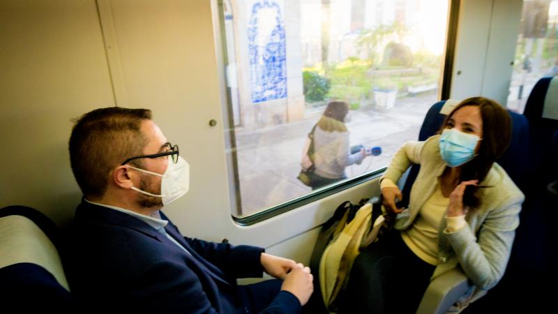 Viagem de comboio na linha do Oeste