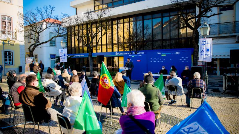 Tribuna Pública «Direito à habitação» em Lagos