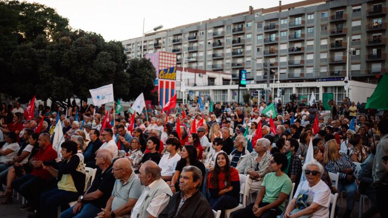 Comíco em Almada