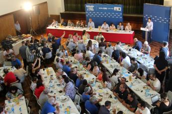 João Ferreira em Palmela com gente de trabalho