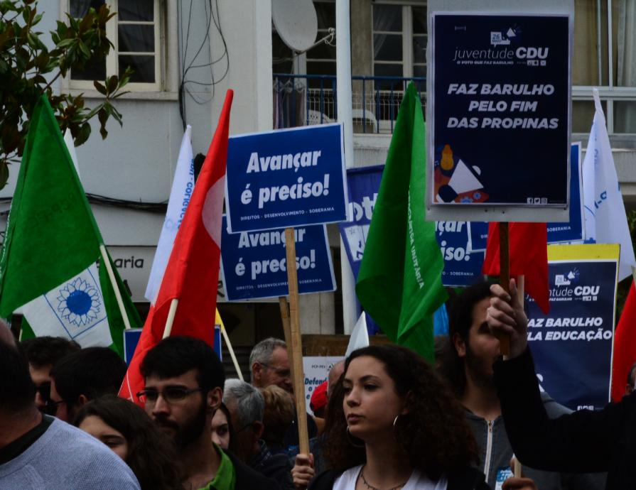 Desfile e comíco em Almada