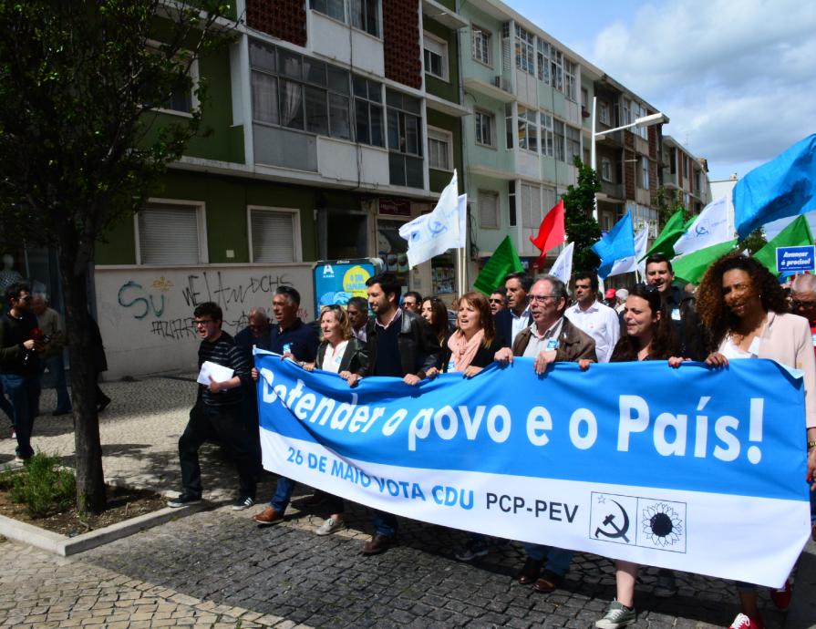Desfile e comíco em Almada