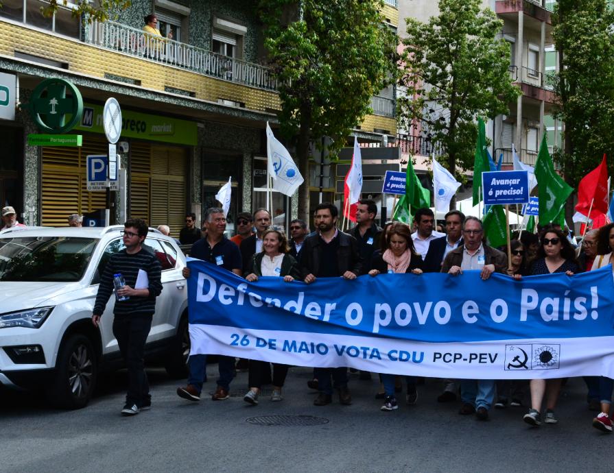 Desfile e comíco em Almada