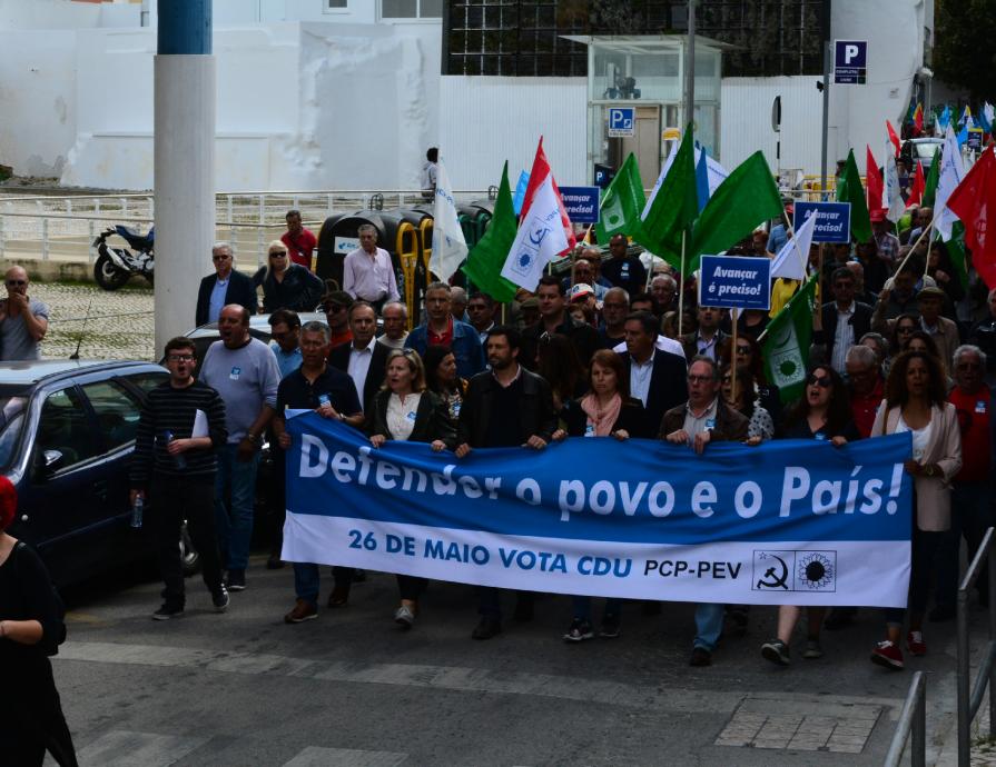 Desfile e comíco em Almada
