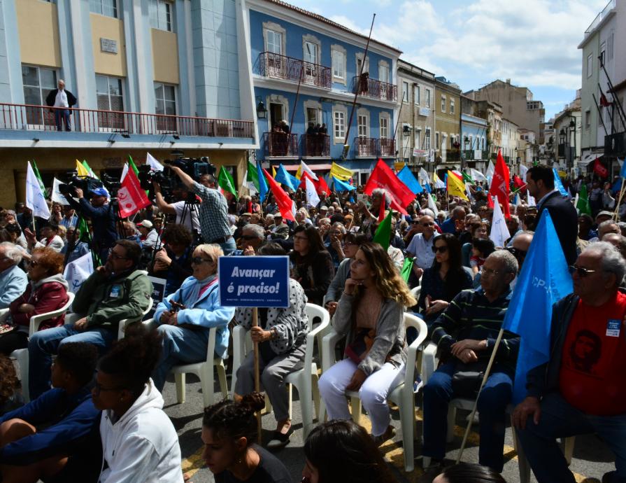 Desfile e comíco em Almada