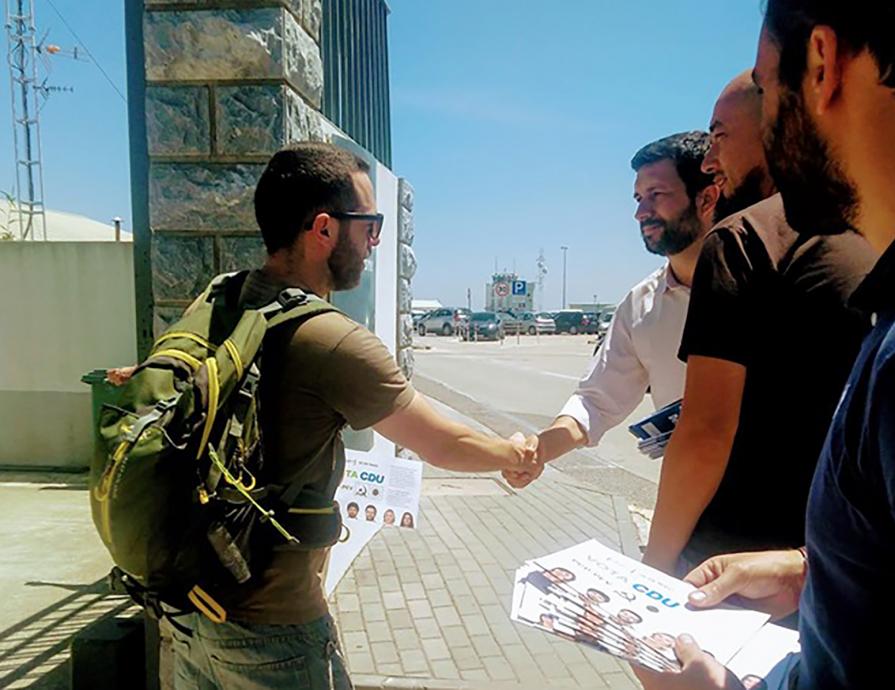 Contacto com os trabalhadores das OGMA