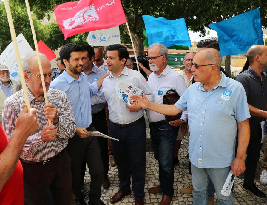 Contacto com a população no Mercado de Portimão